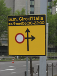 905285 Afbeelding van een tijdelijk verkeersbord op het Westplein te Utrecht, geplaatst naar aanleiding van de 'Giro ...